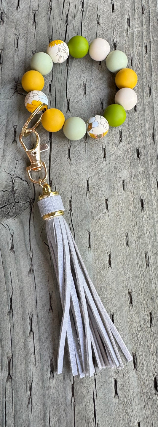 Flower beaded wristlet