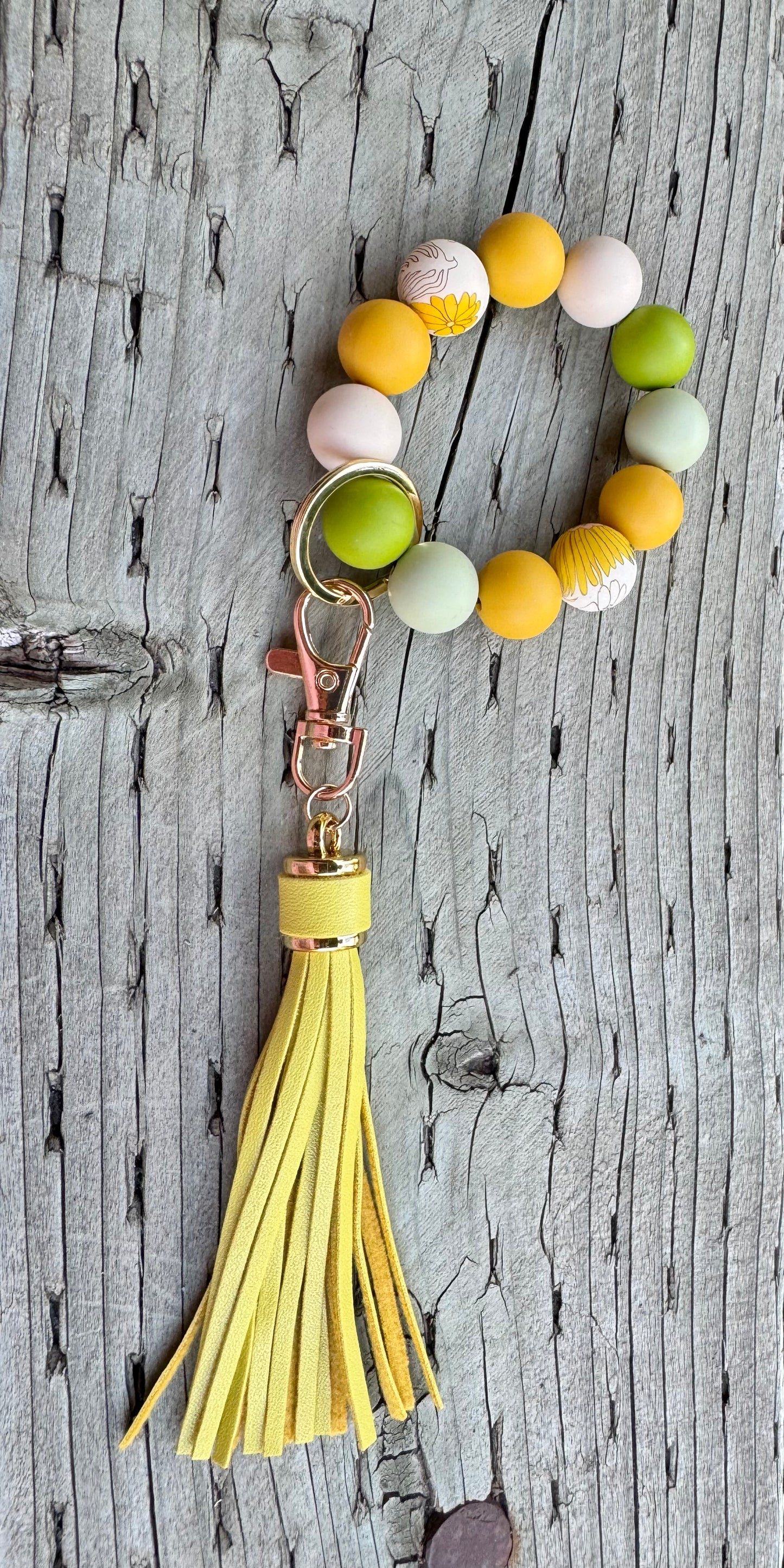 Flower beaded wristlet